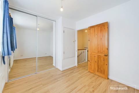 2 bedroom end of terrace house for sale, Swynford Gardens, London NW4