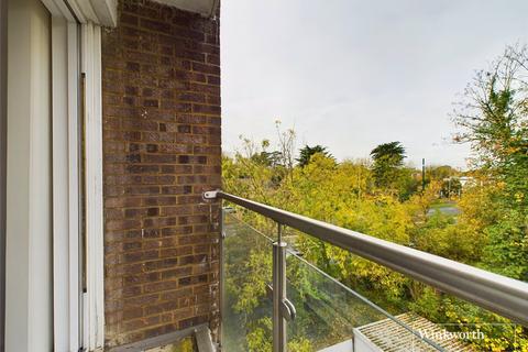 2 bedroom apartment to rent, Holders Hill Road, Hendon NW4