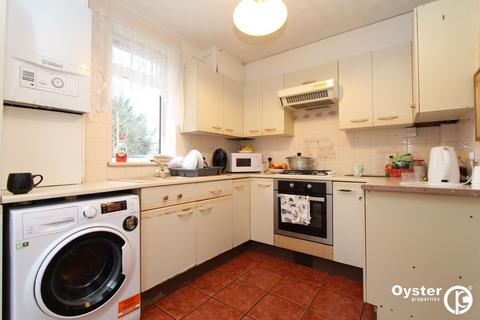 2 bedroom semi-detached house to rent, Hinkler Road, Harrow, HA3