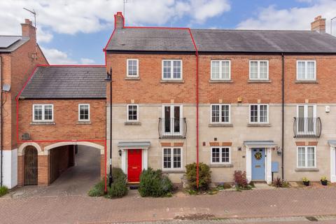 4 bedroom terraced house for sale, Thistle Drive, Kettering NN14