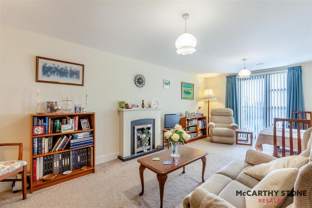 8628232-interior02.jpg