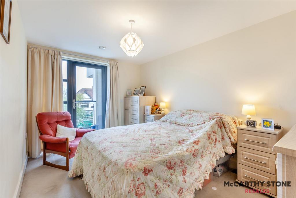 8628232-interior08.jpg