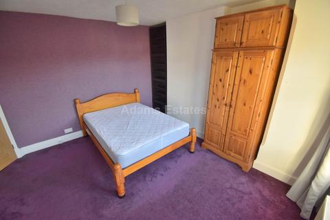 1 bedroom in a house share to rent, Room 2, Reading Road, Woodley