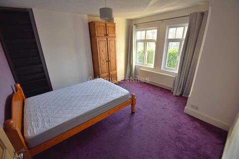undefined, Room 4, Reading Road, Woodley