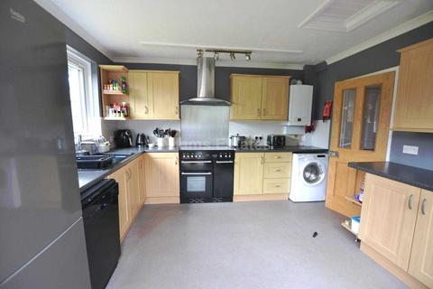 undefined, Room 4, Reading Road, Woodley