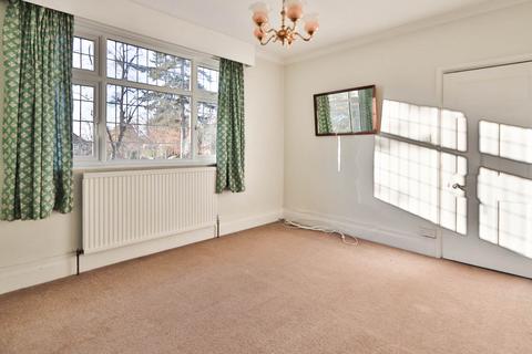 4 bedroom maisonette to rent, Traps Lane, New Malden