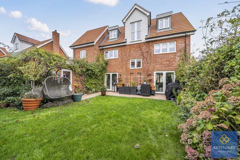 5 Mountain Ash Close, Chigwell, IG7 4HX