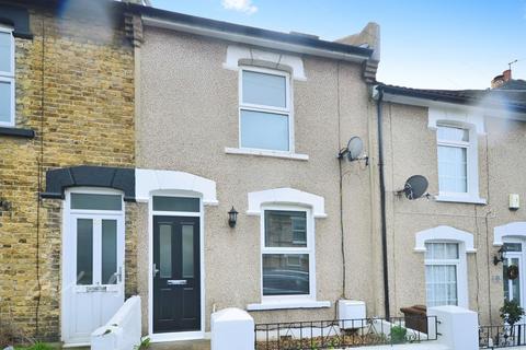 2 bedroom terraced house to rent, Kitchener Road Rochester ME2