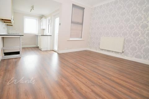 2 bedroom terraced house to rent, Kitchener Road Rochester ME2