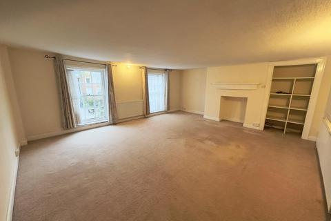 2 bedroom flat to rent, High Street, Huntingdon, PE29