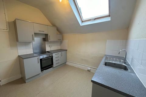 2 bedroom flat to rent, High Street, Huntingdon, PE29