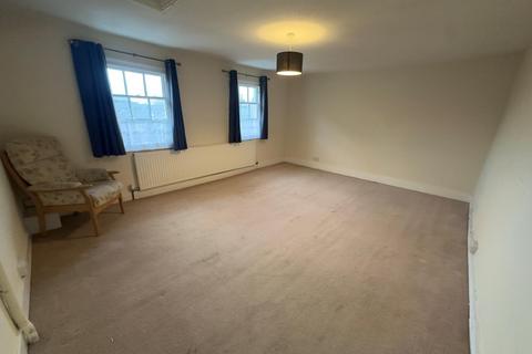 2 bedroom flat to rent, High Street, Huntingdon, PE29