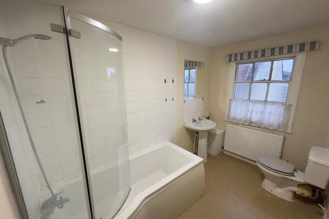 2 bedroom flat to rent, High Street, Huntingdon, PE29