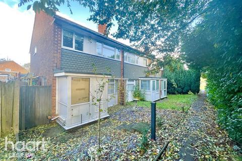 3 bedroom end of terrace house for sale, Brickly Road, Luton