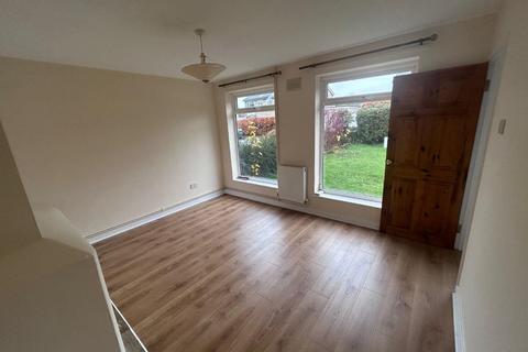 3 bedroom detached house to rent, Dunn Close, STEVENAGE, Hertfordshire