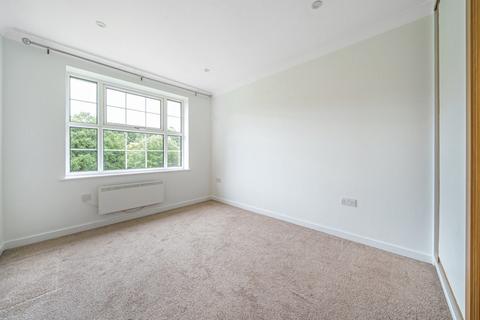 2 bedroom flat to rent, Kemnal Road Chislehurst BR7