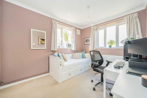 2 bedroom flat for sale, Dounesforth Gardens, London SW18