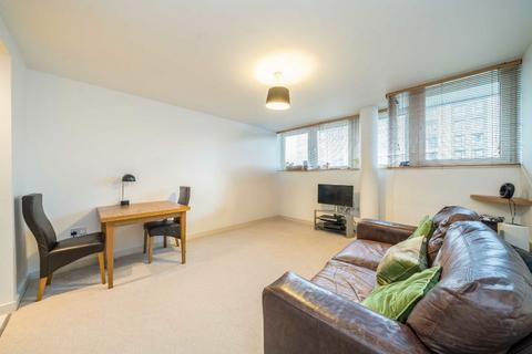 1 bedroom flat to rent, Phoenix Way, London SW18