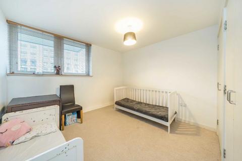 1 bedroom flat to rent, Phoenix Way, London SW18