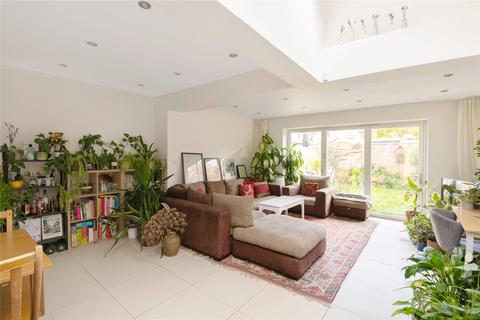 2 bedroom apartment to rent, Cavendish Road, London SW12