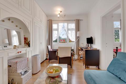 1 bedroom flat for sale, Ellesmere Road, London, W4