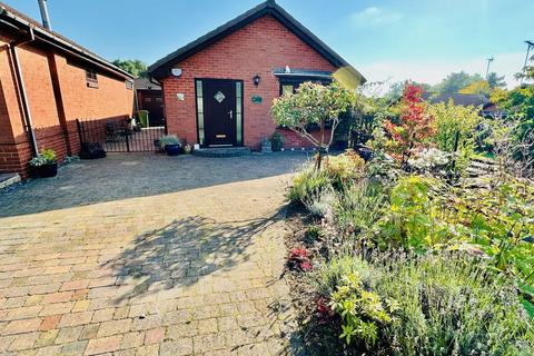 2 bedroom detached bungalow for sale, Ashen Close, Sedgley DY3