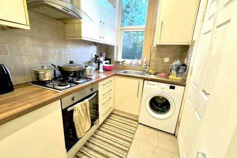 2 bedroom terraced house to rent, Berkeley Crescent,  Leeds, LS8