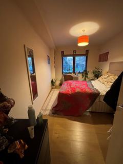 1 bedroom in a house share to rent, 69 Graham Street, Islington