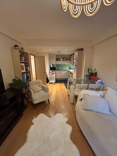 1 bedroom in a house share to rent, 69 Graham Street, Islington