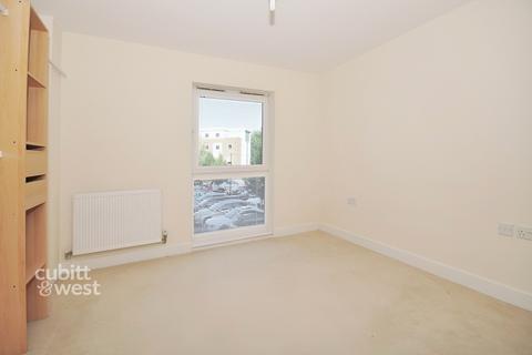 2 bedroom apartment to rent, Thornton Side Redhill RH1