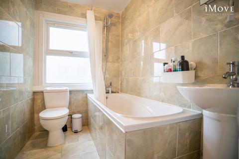 3 bedroom flat for sale, 19 Elmers End Road, London SE20