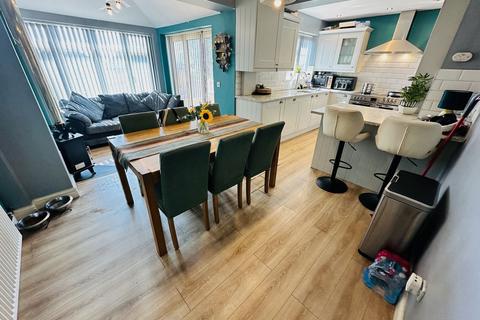 25a Club Row, Dudley, DY3 2BP