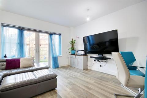 3 bedroom end of terrace house for sale, Archer Way, Enfield