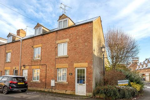 2 bedroom end of terrace house for sale, Hospital Road, Moreton-In-Marsh, GL56