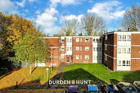 1 bedroom apartment for sale, Thornhill Gardens, Barking, IG11