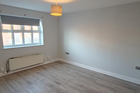 2 bedroom maisonette to rent, Manchester Road, Swinton M27