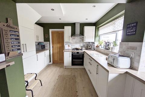 7 Greenacres, Dudley, DY3 3PX