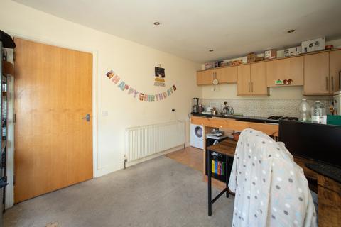 3 bedroom flat for sale, Batley Road, Heckmondwike WF16