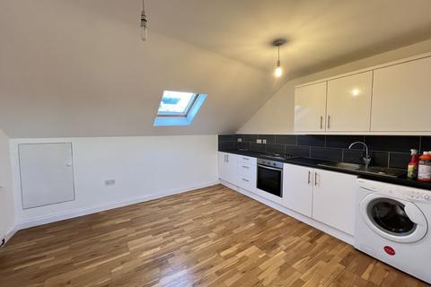 1 bedroom flat to rent, West Street, Erith DA8