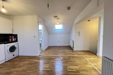 1 bedroom flat to rent, West Street, Erith DA8