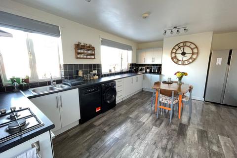 3 bedroom semi-detached house for sale, Park Avenue, Penistone, S36