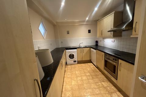 2 bedroom terraced house to rent, Neptune Square, Ipswich IP4