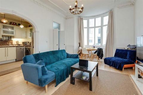 2 bedroom flat to rent, Gloucester Terrace, London W2