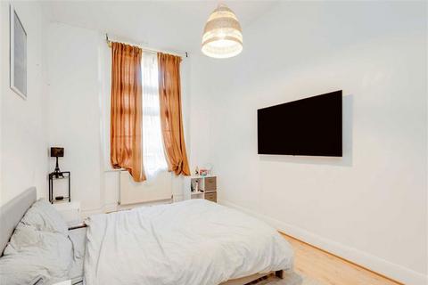 2 bedroom flat to rent, Gloucester Terrace, London W2