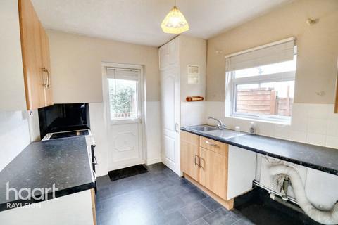 2 bedroom semi-detached bungalow for sale, Grove Hill, Leigh-On-Sea