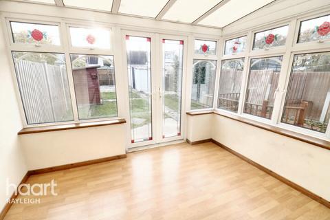 2 bedroom semi-detached bungalow for sale, Grove Hill, Leigh-On-Sea