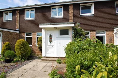 3 bedroom terraced house to rent, Butser Walk, Petersfield