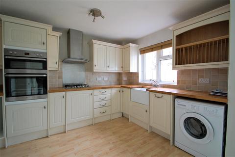 3 bedroom terraced house to rent, Butser Walk, Petersfield