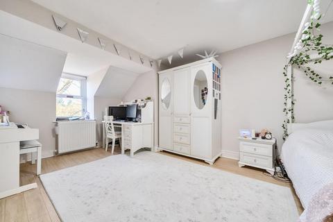 13 Kinsale Close, London, NW7 1FN