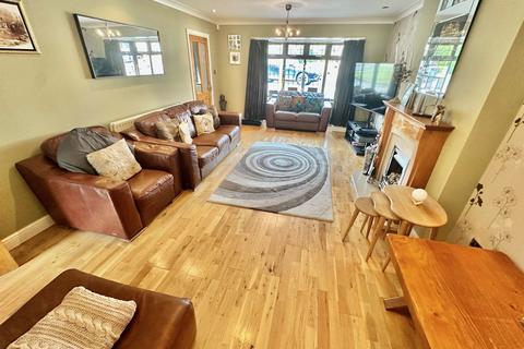 15 Caernarvon Way, Dudley, DY1 2TR